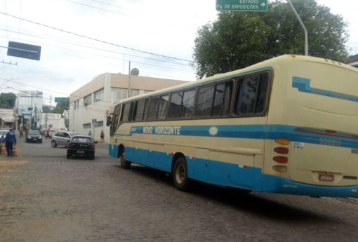 Brumado: ônibus da Novo Horizonte quebra no centro da cidade e causa transtornos