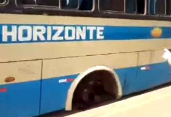 'O pneu rodou e voou longe', diz passageira de ônibus na Novo Horizonte; roda traseira soltou em movimento