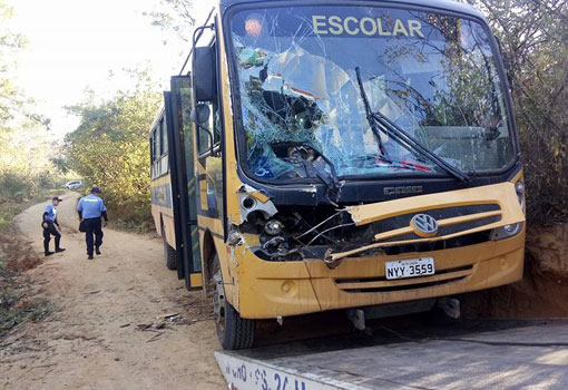 Brumado: transporte escolar se envolve em acidente na zona rural 