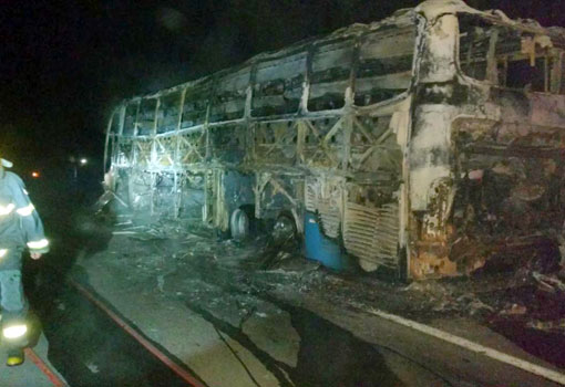 Ônibus que fazia linha de Brumado para o Rio de Janeiro pega fogo em Minas Gerais 