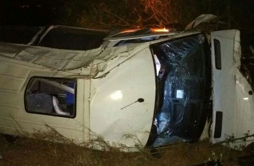 Ônibus da banda Rei da Cacimbinha capotou a caminho do Rio Grande do Norte