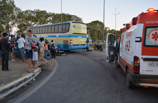 Conquista: Casal em moto morre atropelado por ônibus da Novo Horizonte