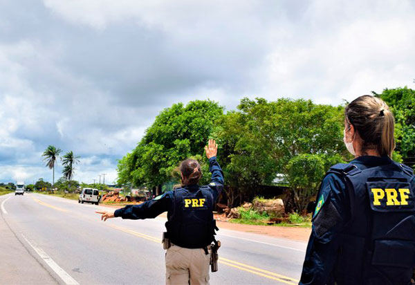 PRF na Bahia apresenta balanço da Operação Finados 2021