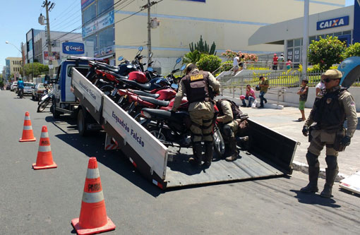 Brumado: Operação 'GRIFFO' resulta na apreensão de 20 motocicletas e armas; acusado de roubos também foi preso