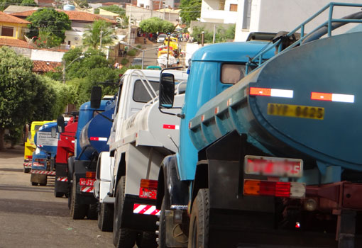 Prefeitura Informa: Operação Pipa suspensa devido problemas no tratamento da água pela Embasa