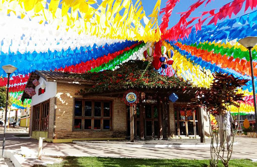 Barra da Estiva: Ornamentação especial deixa ainda mais bonita praça que receberá a 27º São João