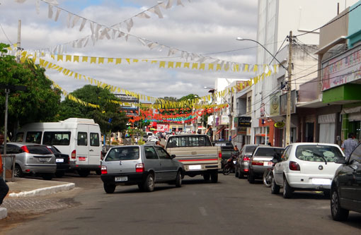 Centro comercial de Brumado ainda não foi ornamentado com a temática junina; CDL diz ser responsabilidade da prefeitura 