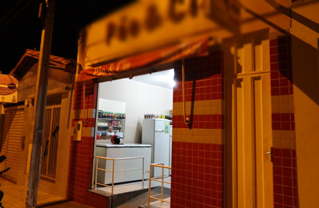 Brumado: Bandidos assaltam padaria e disparam tiro