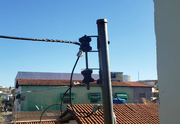 Brumado: Justiça condena Coelba a pagar indenização a cliente por cortar energia em um sábado, contrariando lei municipal