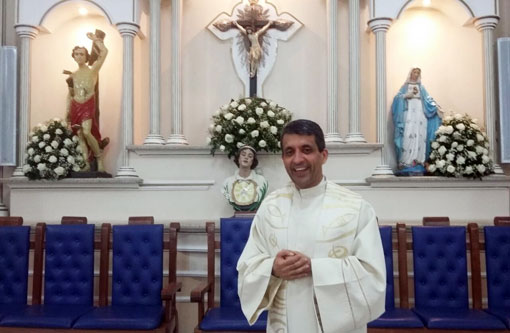 Paróquia Bom Jesus parabeniza o Padre Eutrópio pelo seu aniversário