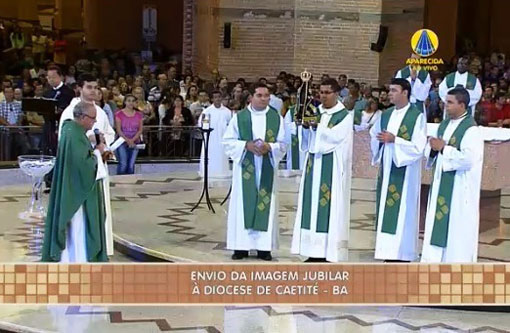 Padres da Diocese de Caetité participam de missa em Aparecida, Imagem de Nossa Senhora fará peregrinação de 01 ano na Bahia