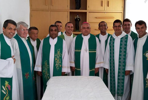 Integrantes da Diocese de Caetité vão à Poções visitar o Monsenhor Carvalho