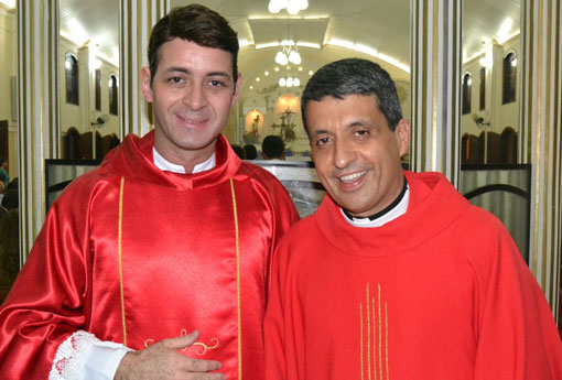 Brumado: em missa solene, Padres Eutrópio e Waldeck são transferidos para a cidade de Guanambi e Ibiassucê