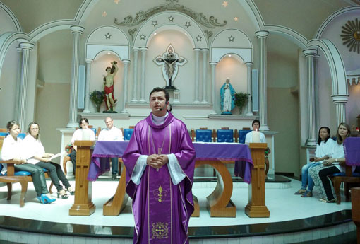 Brumado: durante missa, padre convoca comunidade católica para se manifestar no legislativo contra o projeto que busca o fim dos feriados de São Sebastião e São João