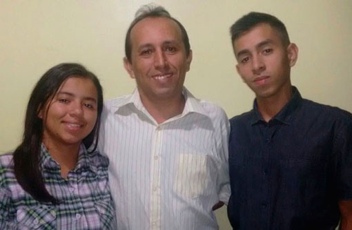 Vitória da Conquista: Pai e filho passam juntos em Direito na UESB  e vão estudar na mesma sala