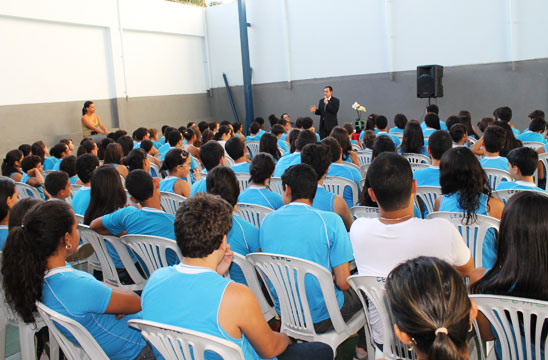 Brumado: Monteiro Lobato promove palestra com o Juiz Genivaldo Guimarães