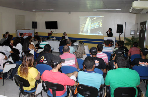 Empresa Argamassa Quartzolar promoveu palestra sobre 'Controle de normas e argamassa colante'