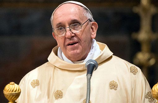 Papa pede a padre que perdoem mulheres que fizeram aborto