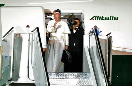 Papa Francisco diz até breve aos brasileiros