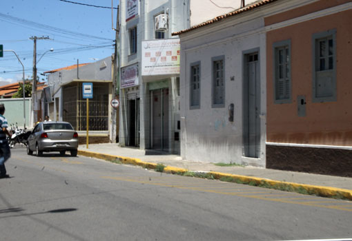 Brumado: SMTT retira ponto de ônibus irregular da Praça Capitão Francisco de Souza Meira