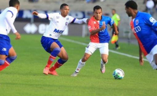 Bahia domina partida, mas fica no empate com o Paraná 