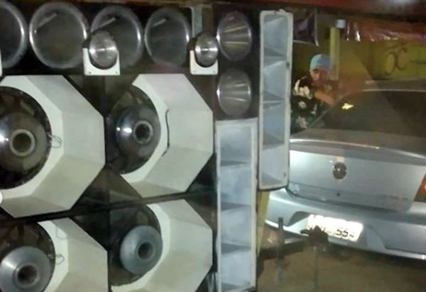 Vitória da Conquista: Polícia apreende carro com som 'paredão' durante aglomeração na Serra do Marçal