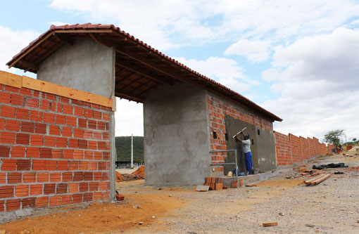 Brumado: Muro e guarita estão sendo construídos no Parque de Exposição Santa Inês
