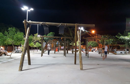 Brumado: Pais solicitam da prefeitura manutenção de parquinho da Praça Heráclito Cardoso