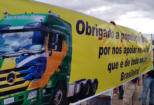 Histórico! População de Brumado realiza grande passeata contra valor dos combustíveis e apoio aos caminhoneiros