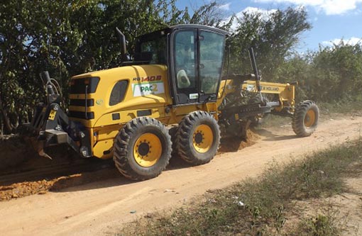 Aracatu: Prefeitura  já realizou patrolamento de estradas em quase todo município