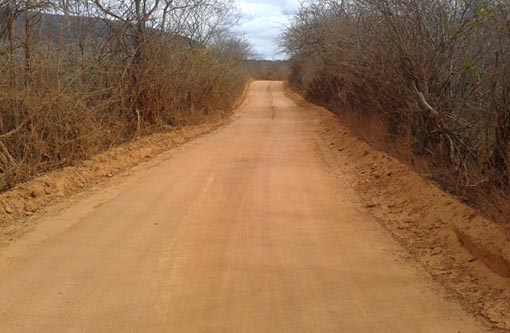 Aracatu: Prefeitura  já realizou patrolamento de estradas em quase todo município