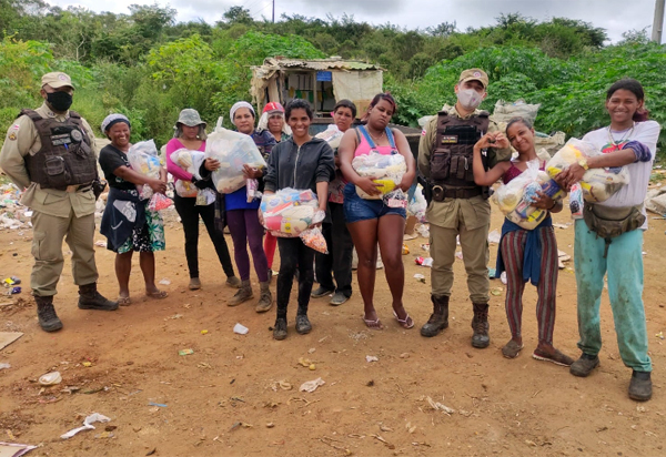 Patrulha Solidária homenageia catadoras de material reciclável em Vitória da Conquista