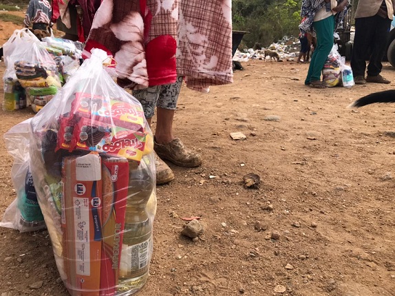 Conquista: Patrulha Solidária abastece despensa de recicladores