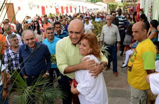 Rio de Contas: Paulo Souto participa da procissão de Corpus Christi 