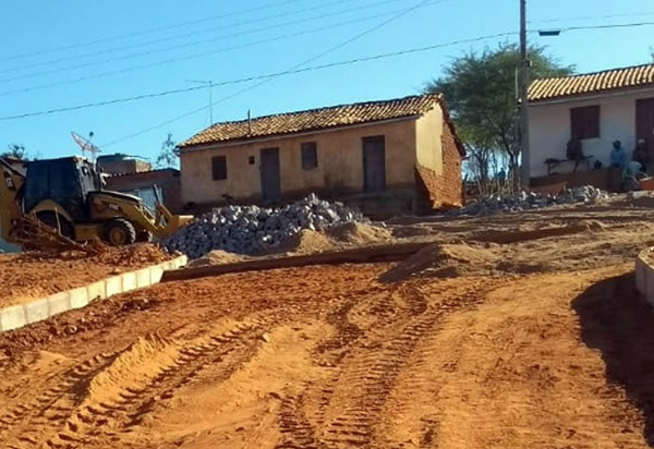 Brumado: vias do distrito de Samambaia estão recebendo pavimentação em paralelepípedos