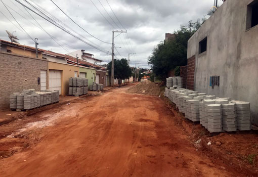 Brumado: obras de pavimentação são realizadas no Bairro Santa Tereza 