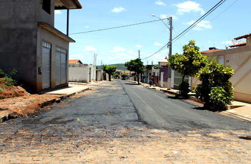 Brumado: Iniciada a recuperação asfáltica no Bairro Santa Tereza