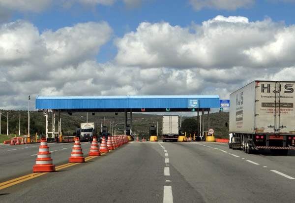 Nesta quinta (19), entram em vigor novas tarifas de pedágio das BRs 324 e 116