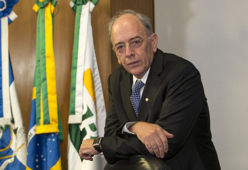 Presidente da Petrobras pede demissão do cargo