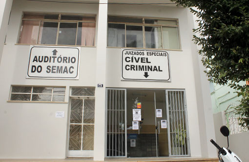Brumado: Bandidos invadiram e reviraram setor do Juizado Especial de Pequenas Causas