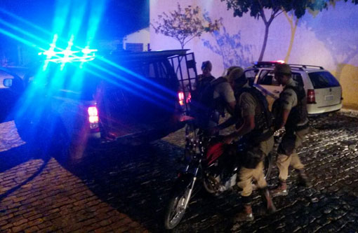 Brumado: Após perseguição homens que haviam roubado bolsa são detidos
