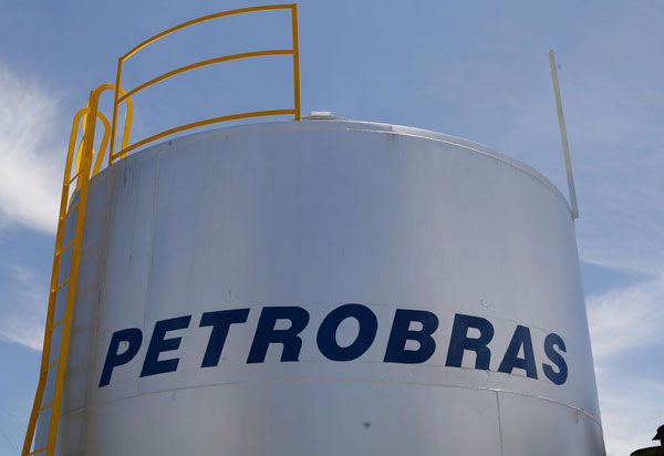 Petrobras reajusta gasolina em 2,8% nas refinarias