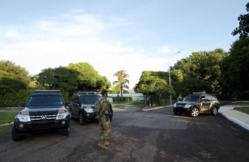 PF faz operação de busca e apreensão na casa de Eduardo Cunha em Brasília