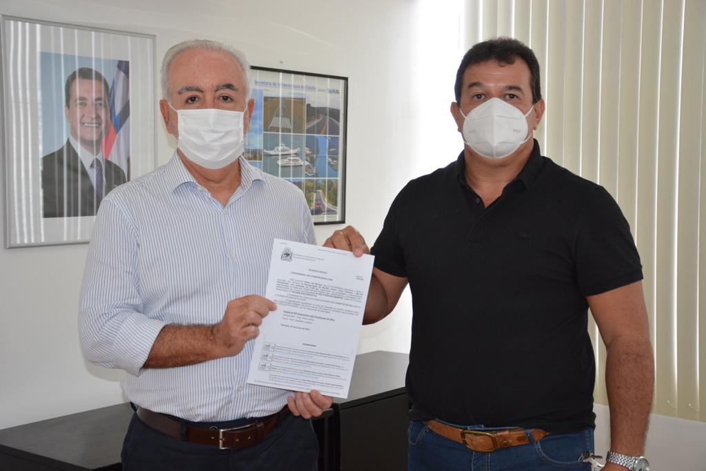 Deputado Marquinho Viana recebe do secretário Marcus Cavalcante autorização para recuperação da rodovia Érico Cardoso/Paramirim