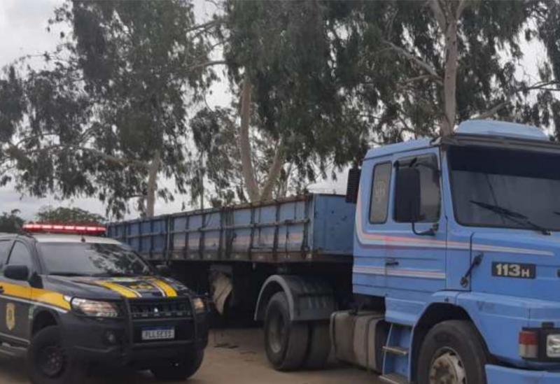 Carreta roubada em Feira de Santana é recuperada pela PRF no sudoeste da Bahia