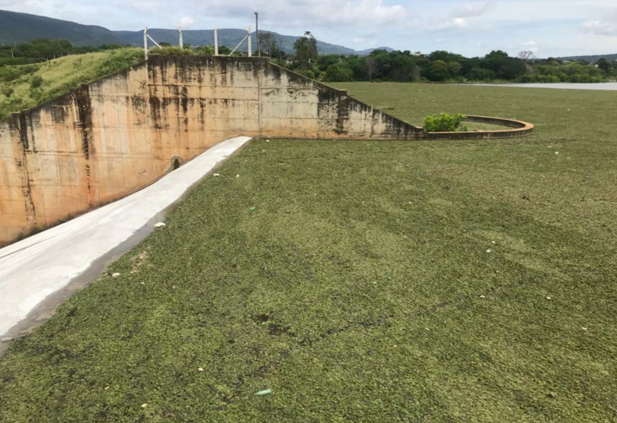 Brumado: Barragem do Rio do Antônio recebe grande volume de água e pode sangrar a qualquer momento