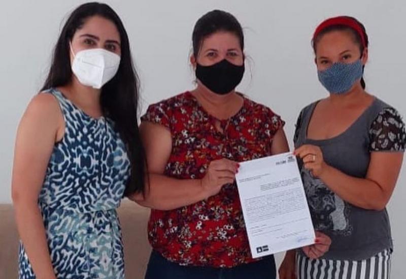 Verimar do Sindicato entrega através da CAR o contrato de cessão de um trator agrícola e seus implementos para da associação da Comunidade Pai João