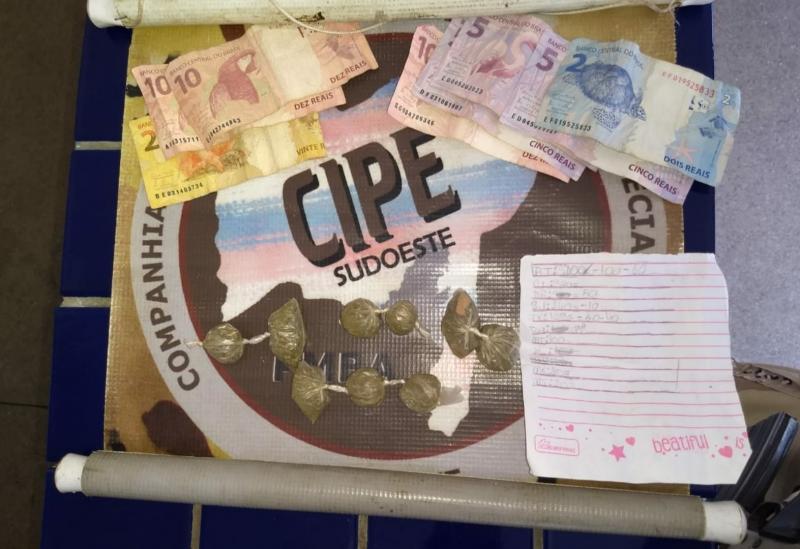 Homem é detido acusado de tráfico de drogas em Aracatu