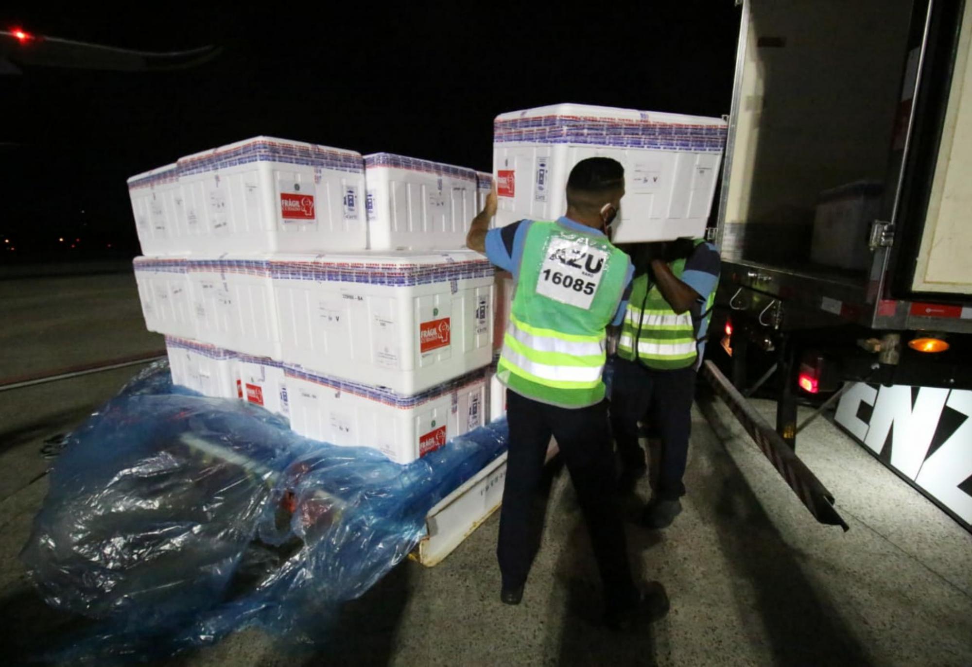 Bahia recebe mais de 376 mil doses de vacina contra a Covid-19