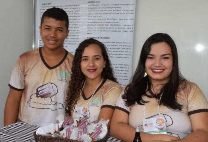 BA: Estudantes utilizam café para criar velas e sabonetes repelentes ao Aedes Aegypti